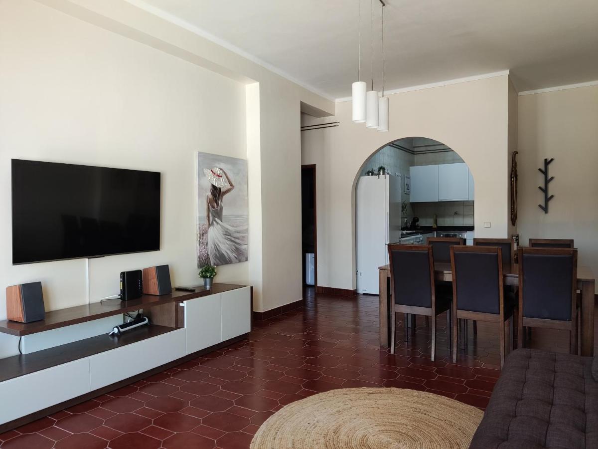 סאו מרטיניו דו פורטו Apartment By The Beach! With Large Balcony! מראה חיצוני תמונה