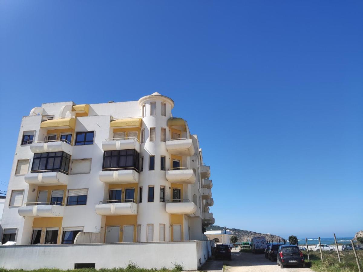סאו מרטיניו דו פורטו Apartment By The Beach! With Large Balcony! מראה חיצוני תמונה